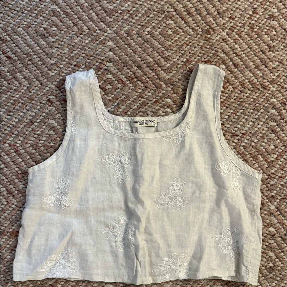 Terzo Millennio Elegant White Embroidered Tank Top
